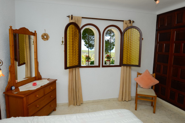 Schlafzimmer mit Meerblick zum Leuchturm im Ferienhaus Cala Ratjada
